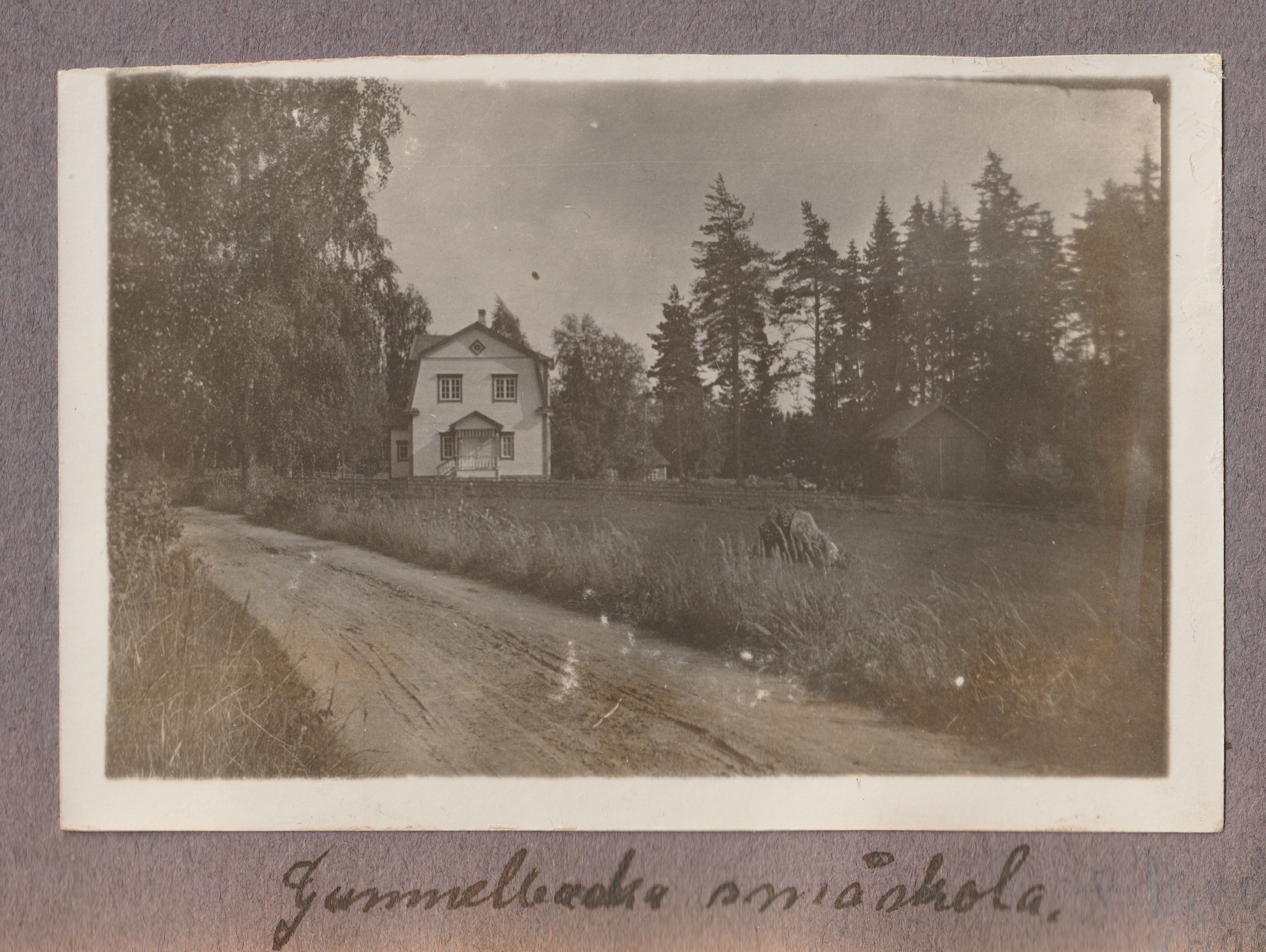 Alun perin Hamarintie kulki koulun pohjoispuolella. Kuva Gunnar Kronvall Kuva: Gunnar Kronvall